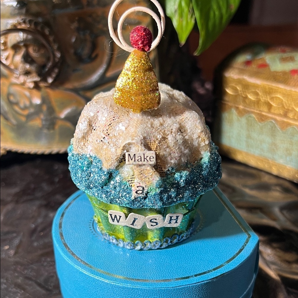 Demdaco Colorful 'Make a Wish' Cupcake Accent. KK534